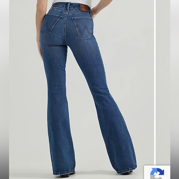 NWT Wrangler Fit and Flare Women’s Jeans - Picture 4 of 4